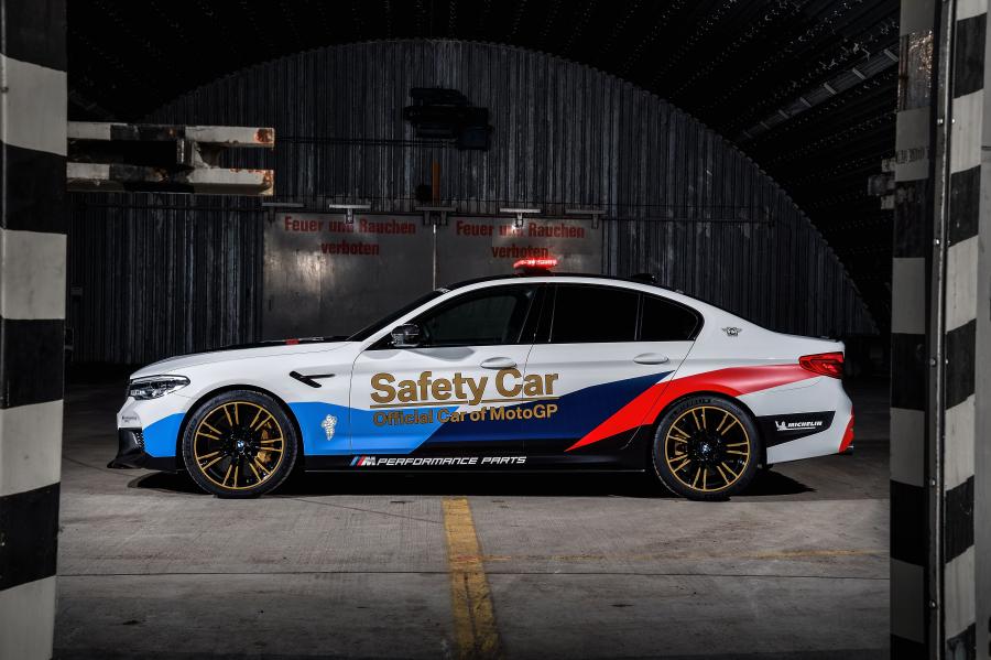  BMW M5 MotoGP Safety Car (F90) 2018 года  (фото 12 из 56)